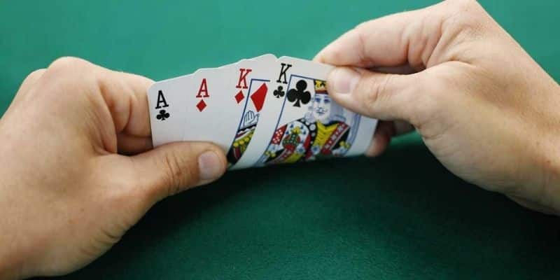 Cách chơi Omaha Poker vòng pre - lop